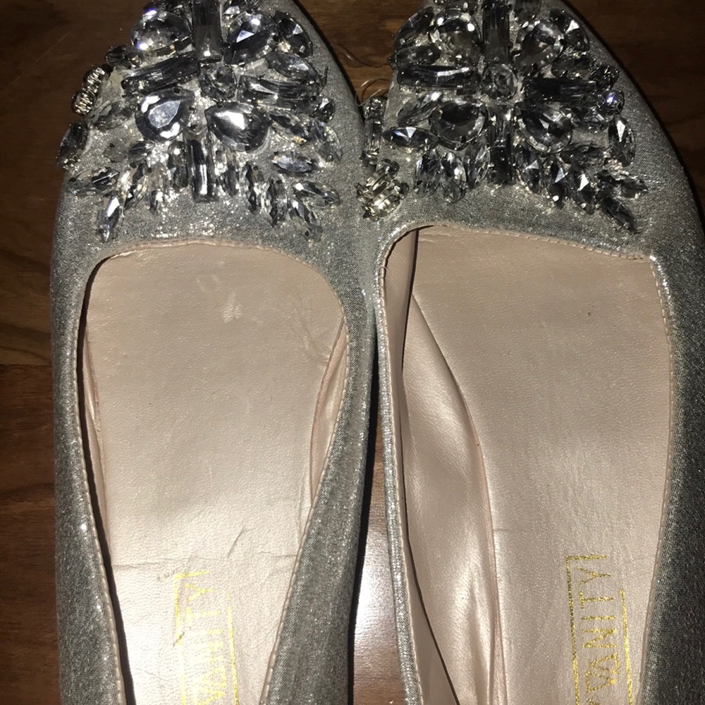 Lily vanity girls dress shoe(size 9 US)*